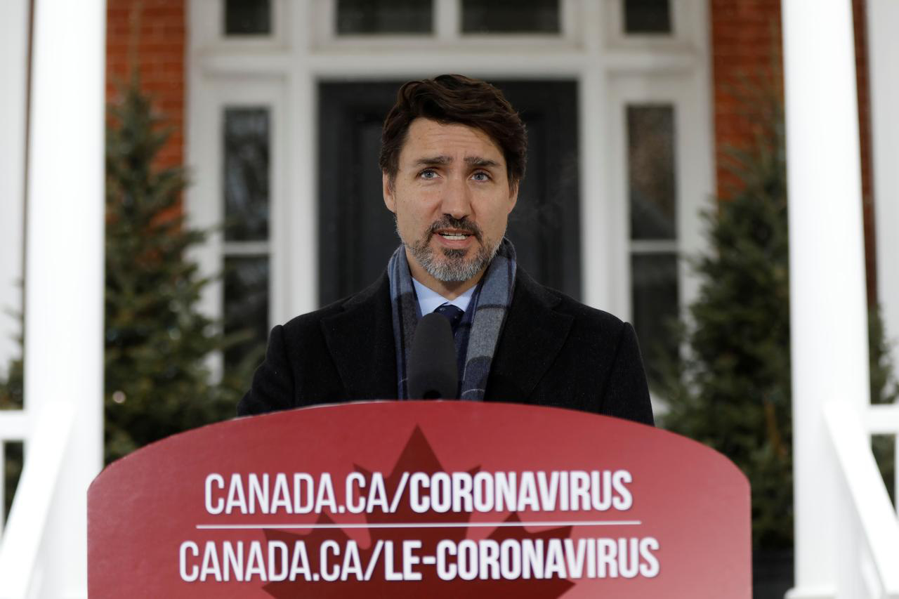 Covid-19: Dân không nghe lời, ông Trudeau chơi “rắn”