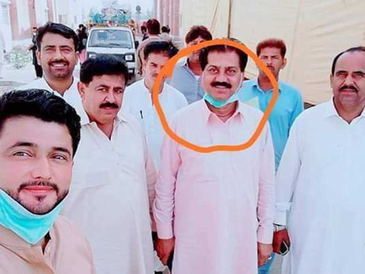 “Tự sướng” với bệnh nhân Covid-19, 6 quan chức Pakistan đi cách ly gấp