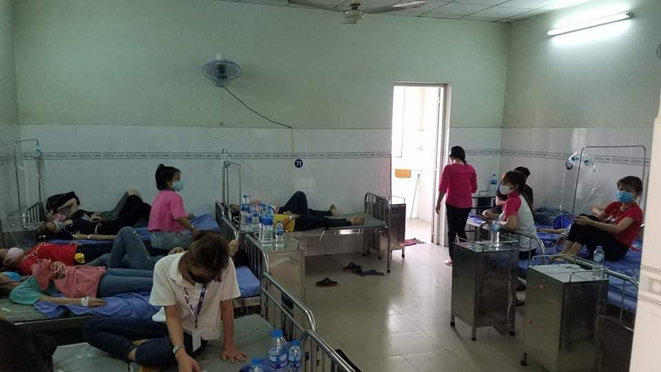 Hơn 150 công nhân nhập viện sau bữa cơm chay