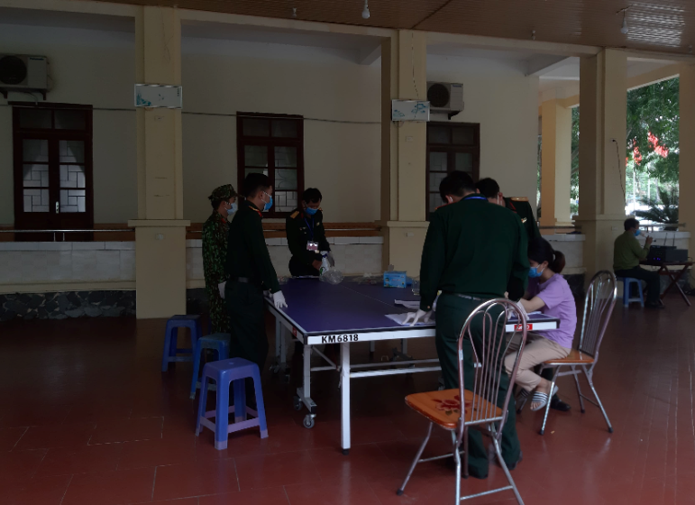 CLIP: B&ecirc;n trong khu c&aacute;ch ly dịch Covid-19 của hơn 400 người trở về từ L&agrave;o, Th&aacute;i Lan - Ảnh 7.
