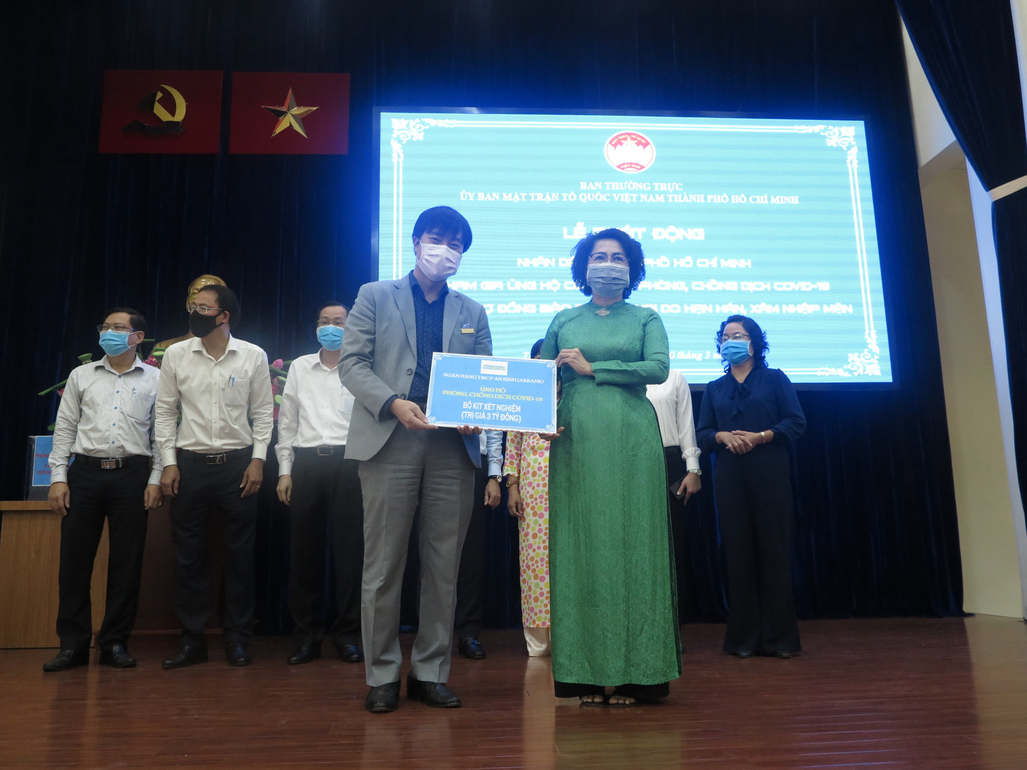ABBANK đ&oacute;ng g&oacute;p 3 tỉ đồng để ph&ograve;ng, chống dịch Covid-19 - Ảnh 2.