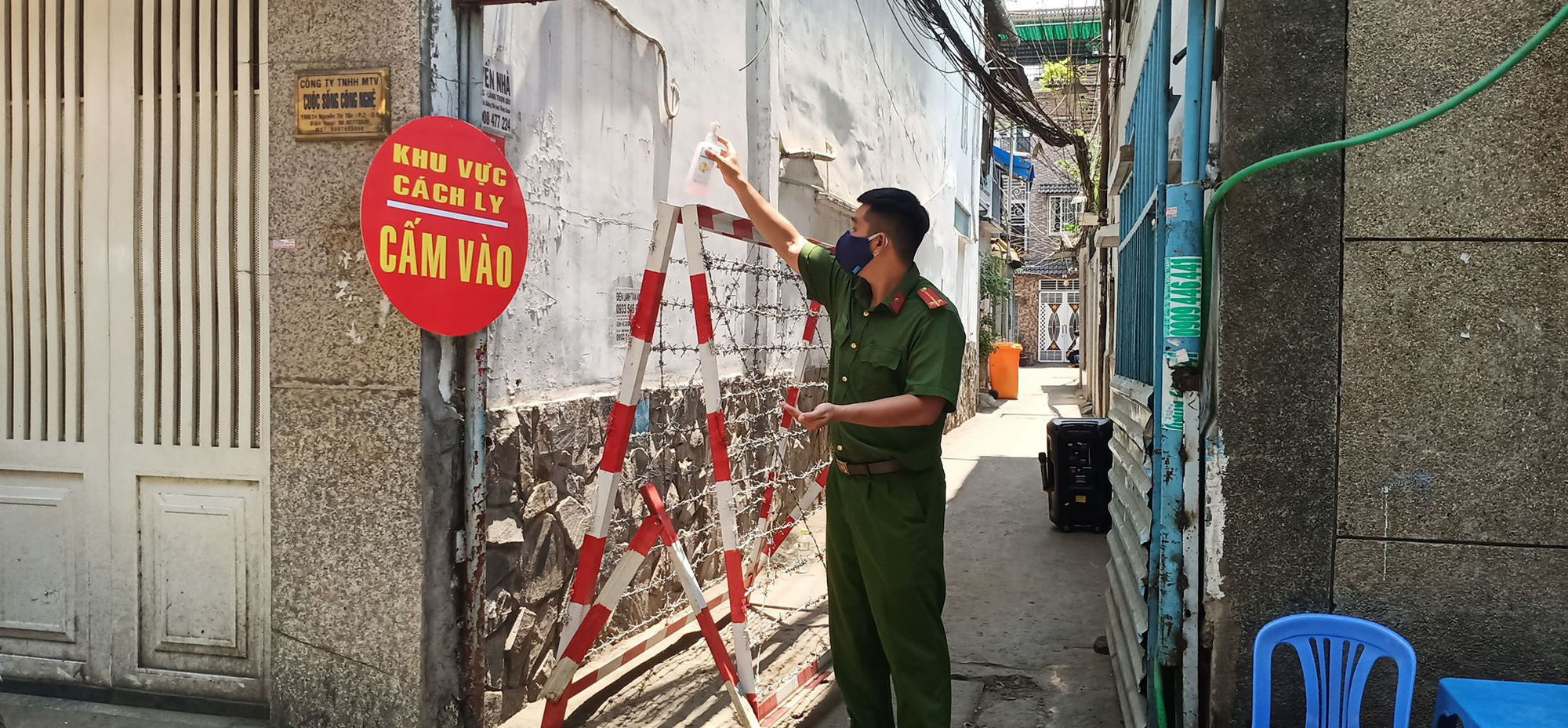 Buôn khẩu trang không rõ nguồn gốc, 2 người bị xử phạt gần 45 triệu đồng