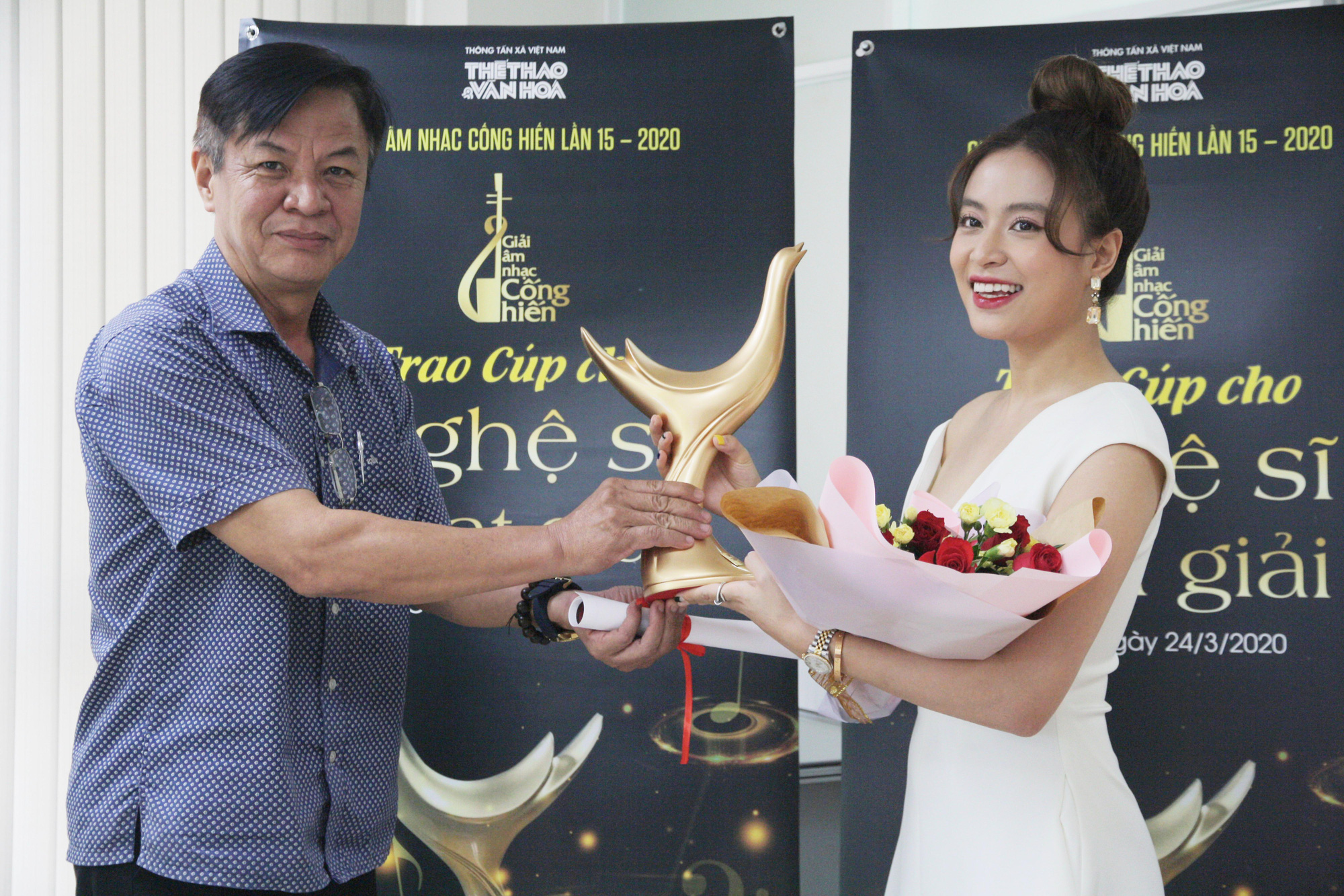 Hoàng Thùy Linh thắng "poker" tại giải Cống hiến