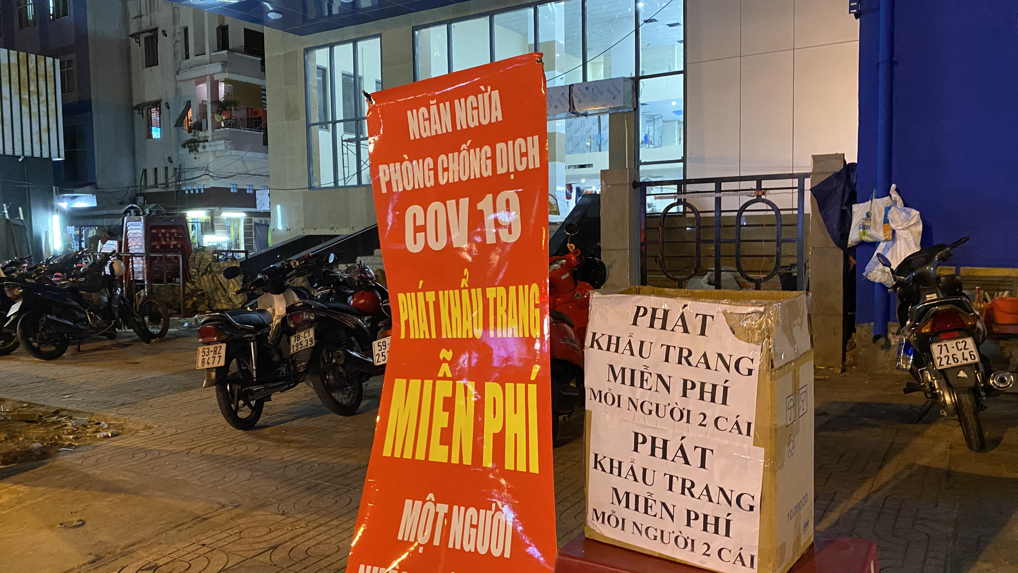 Nhà hàng, quán ăn, hớt tóc... ở TP HCM không đóng cửa phòng dịch Covid-19, phạt ra sao?