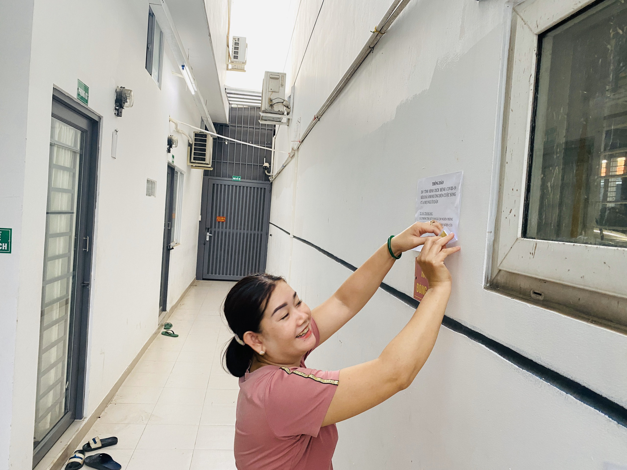 Nhiều x&oacute;m trọ ở TP HCM dễ thở trong m&ugrave;a Covid-19 - Ảnh 4.