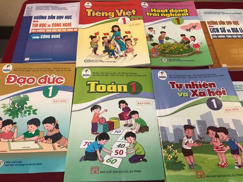 Giá bán SGK lớp 1 mới đắt gấp 4 lần sách cũ