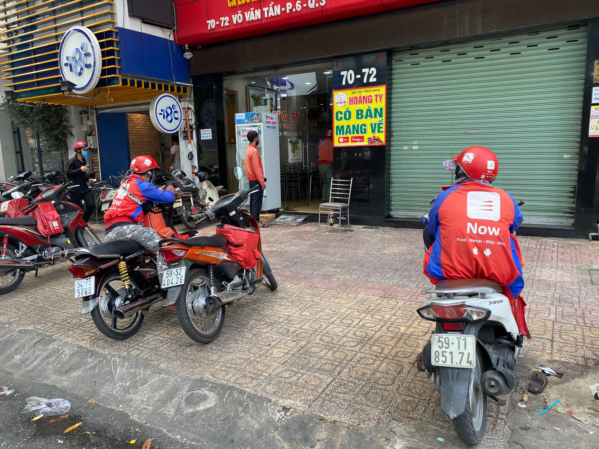 Nhiều qu&aacute;n ăn vẫn mở cửa b&aacute;n kiếm đồng ra, đồng v&agrave;o - Ảnh 11.