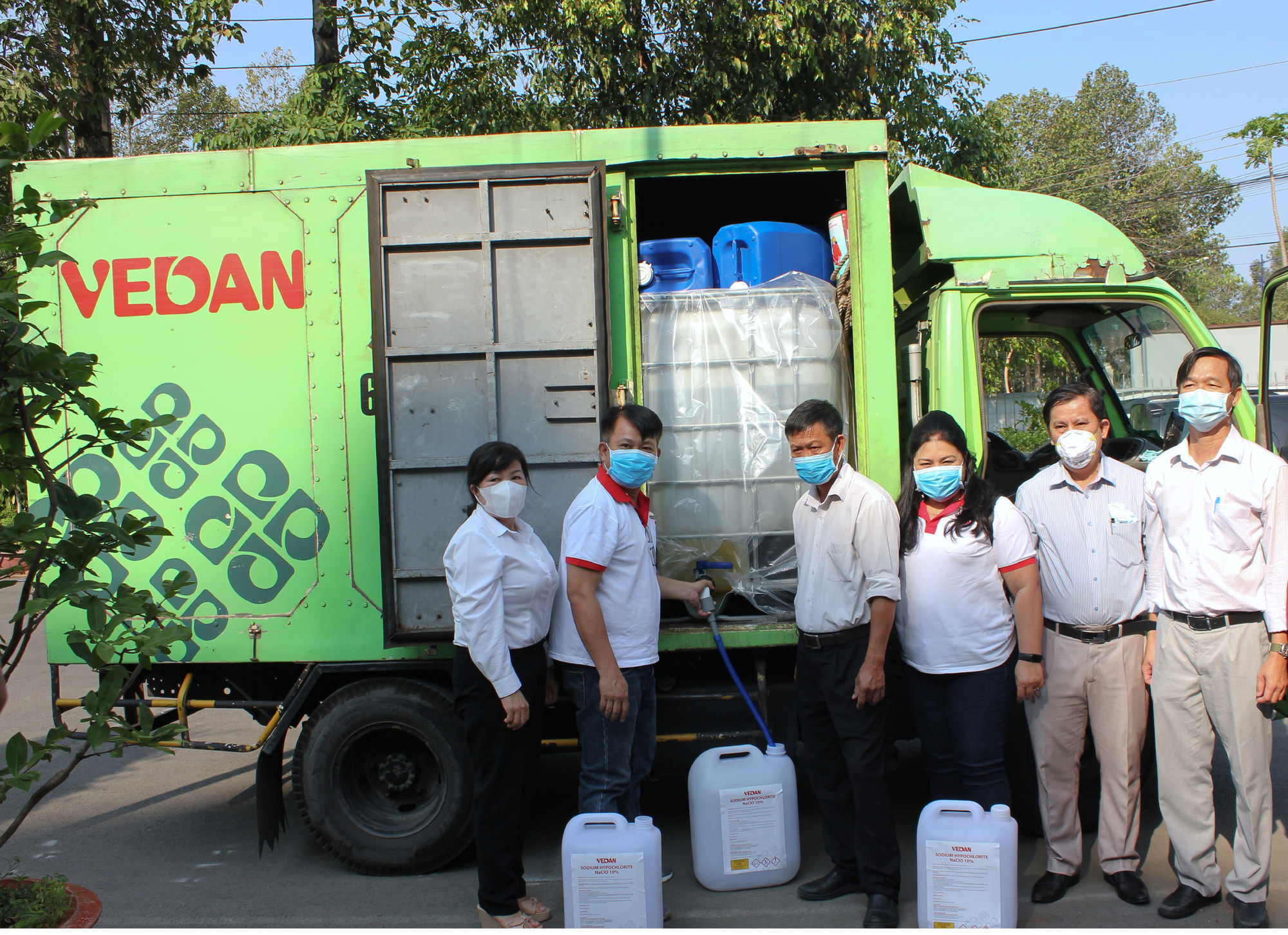 Vedan Việt Nam t&agrave;i trợ 3.200 l&iacute;t Javen khử tr&ugrave;ng ph&ograve;ng chống dịch bệnh Covid-19 - Ảnh 2.