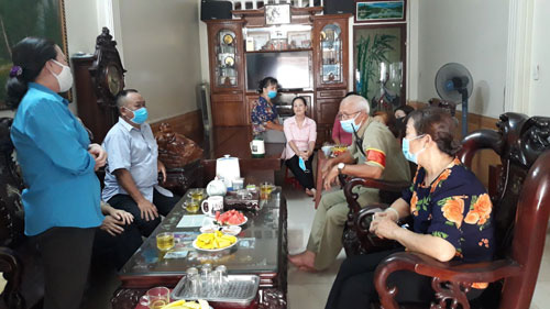 Vận động giảm giá phòng, tăng cường phòng dịch tại khu nhà trọ