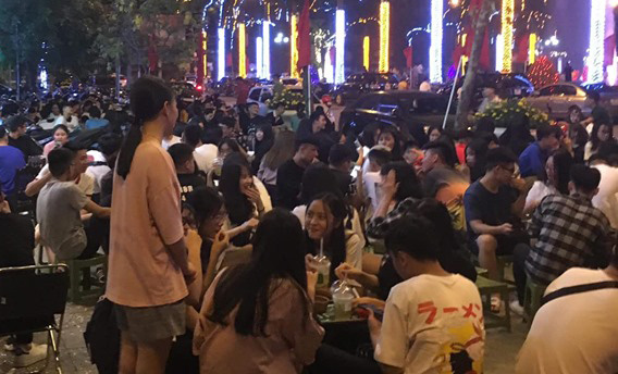 Đóng cửa các quán cà phê, trà chanh bụi phố, trà đá,  gội đầu  để chống dịch Covid-19