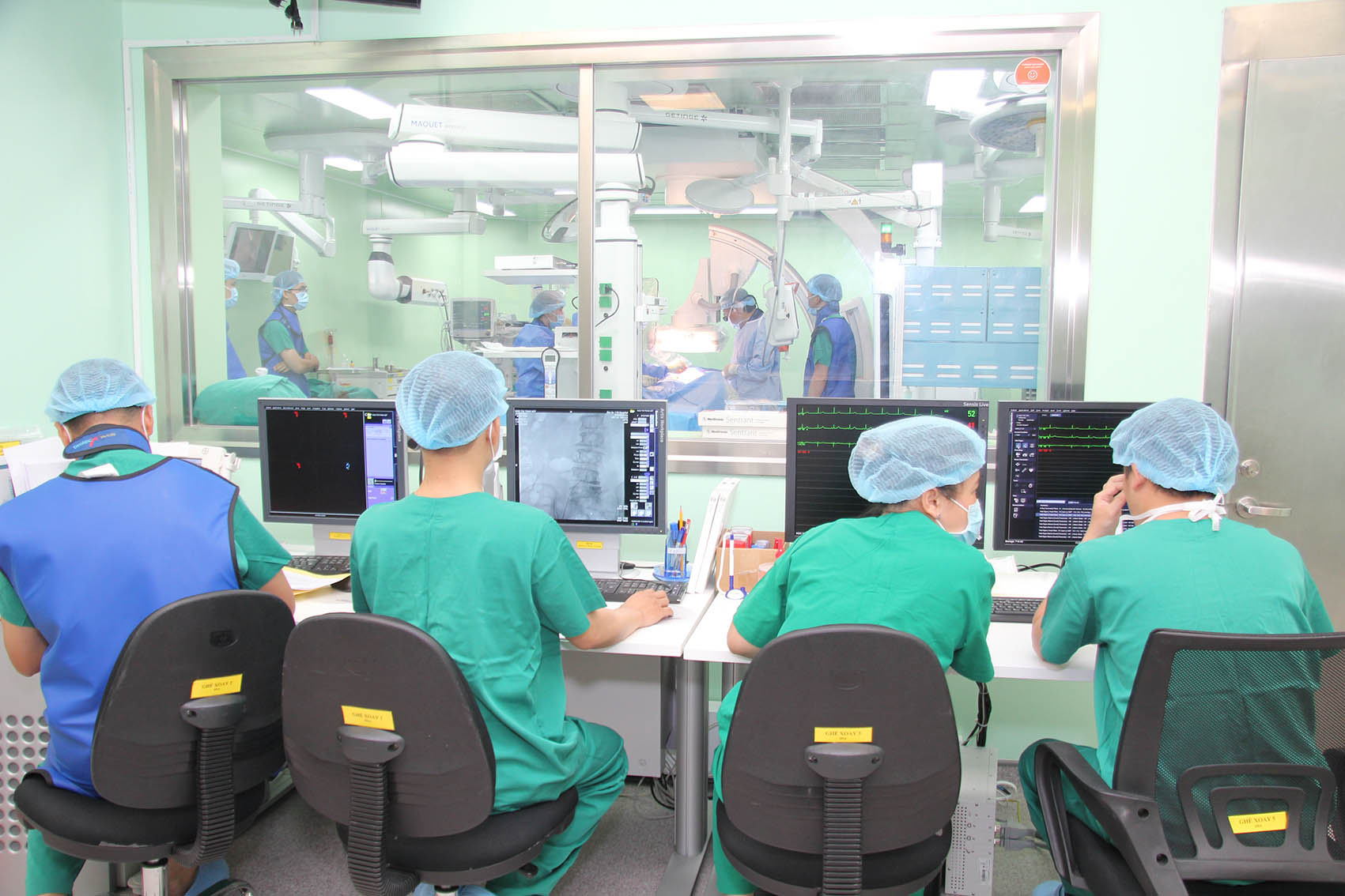 TP HCM: Cứu kịp một người bụng c&oacute; quả banh phập phồng su&yacute;t vỡ - Ảnh 1.