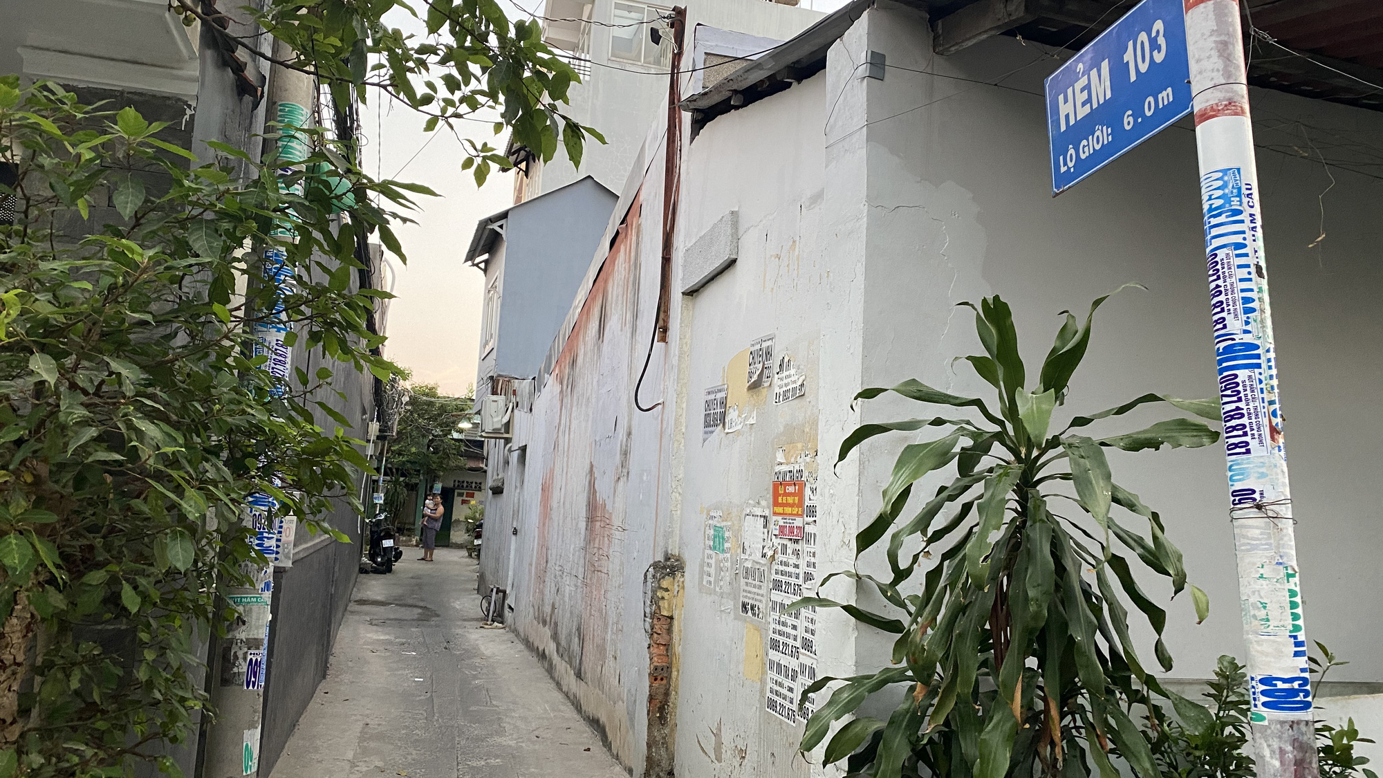 TP HCM đường phố vắng vẻ, ai cũng k&iacute;n khẩu trang - Ảnh 6.