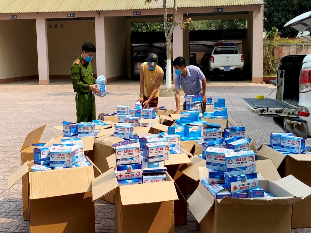 Chở 50.000 khẩu trang không rõ nguồn gốc đi tiêu thụ trong dịch Covid-19