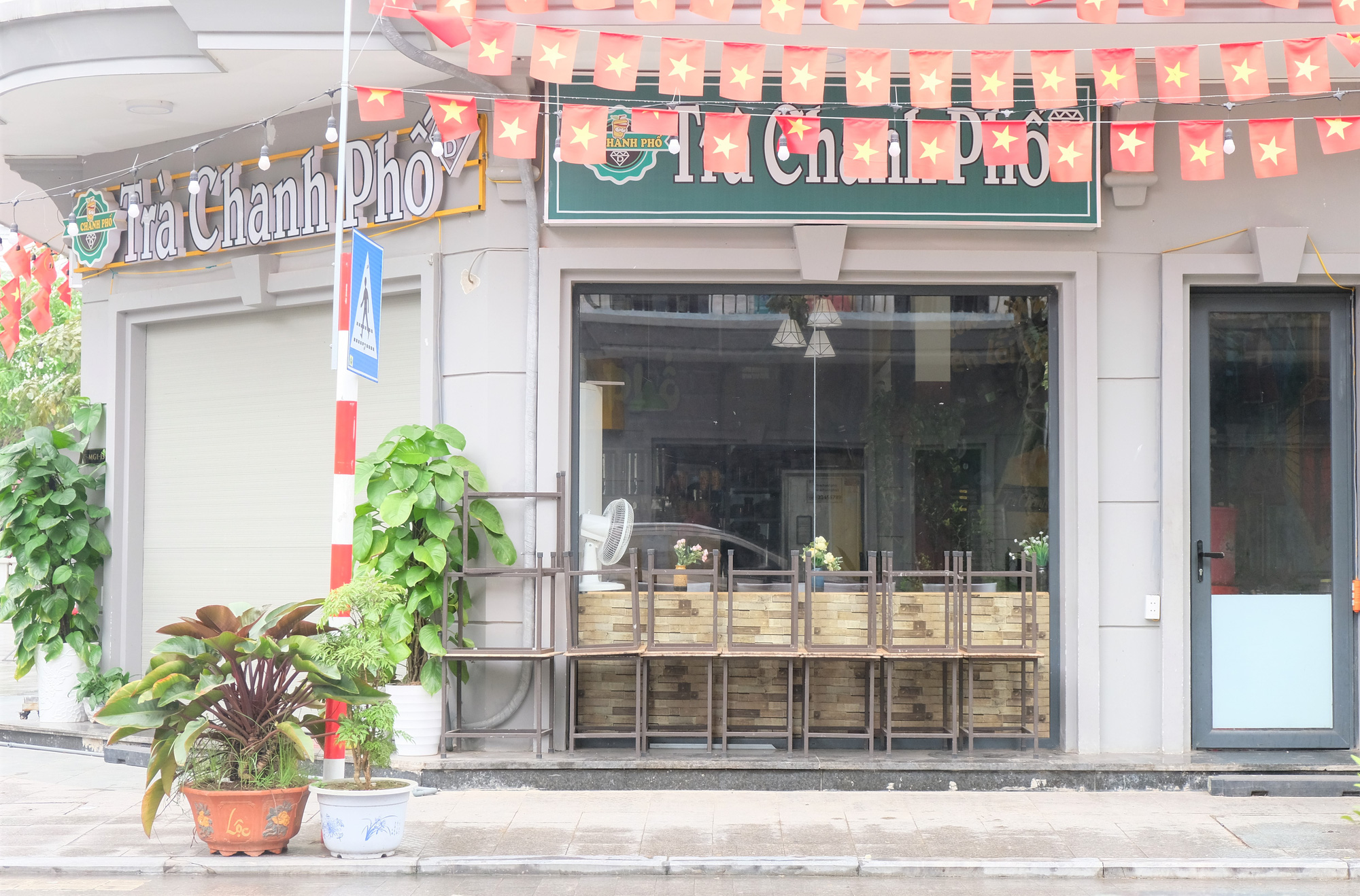Vẫn còn hàng quán lơ chỉ đạo, mở bán trong dịch Covid-19 sáng nay 28-3 - Ảnh 4.
