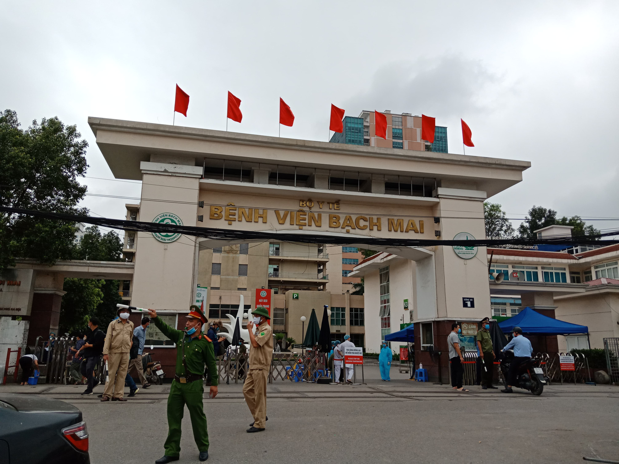 Chủ tịch Hà Nội: Chấm dứt cách ly y tế đối với "ổ dịch" Bệnh viện Bạch Mai từ ngày 12-4