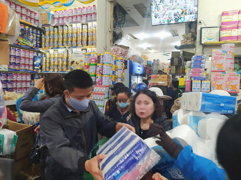 Tổ chức các điểm bán hàng lưu động, dã chiến trong dịch Covid-19 - Ảnh 1.