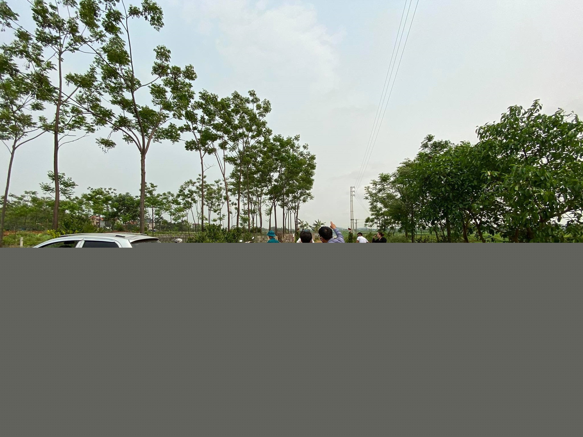 Vụ sốt đất ảo ở Hoà Lạc: Lãnh đạo xã “dẹp loạn”, “cò” lập tức tháo chạy - Ảnh 2.