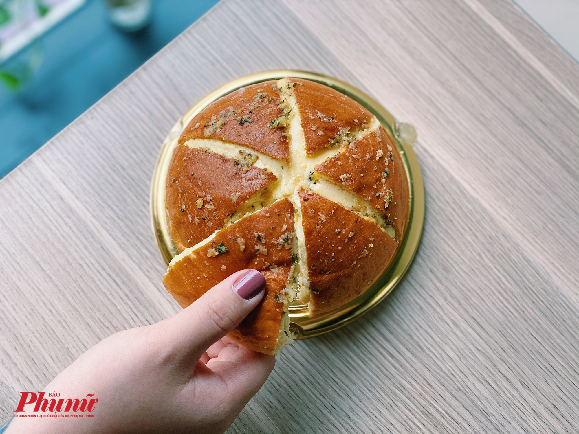 Giải mã món bánh mì đang khiến hội chị em "truy lùng" khắp nơi