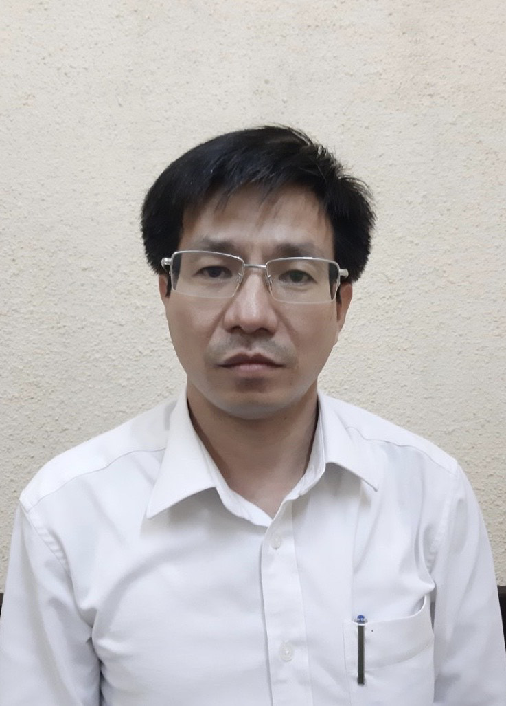 Bắt 3 c&aacute;n bộ Tổng cục Hải quan tội Bu&ocirc;n lậu qua bi&ecirc;n giới - Ảnh 1.