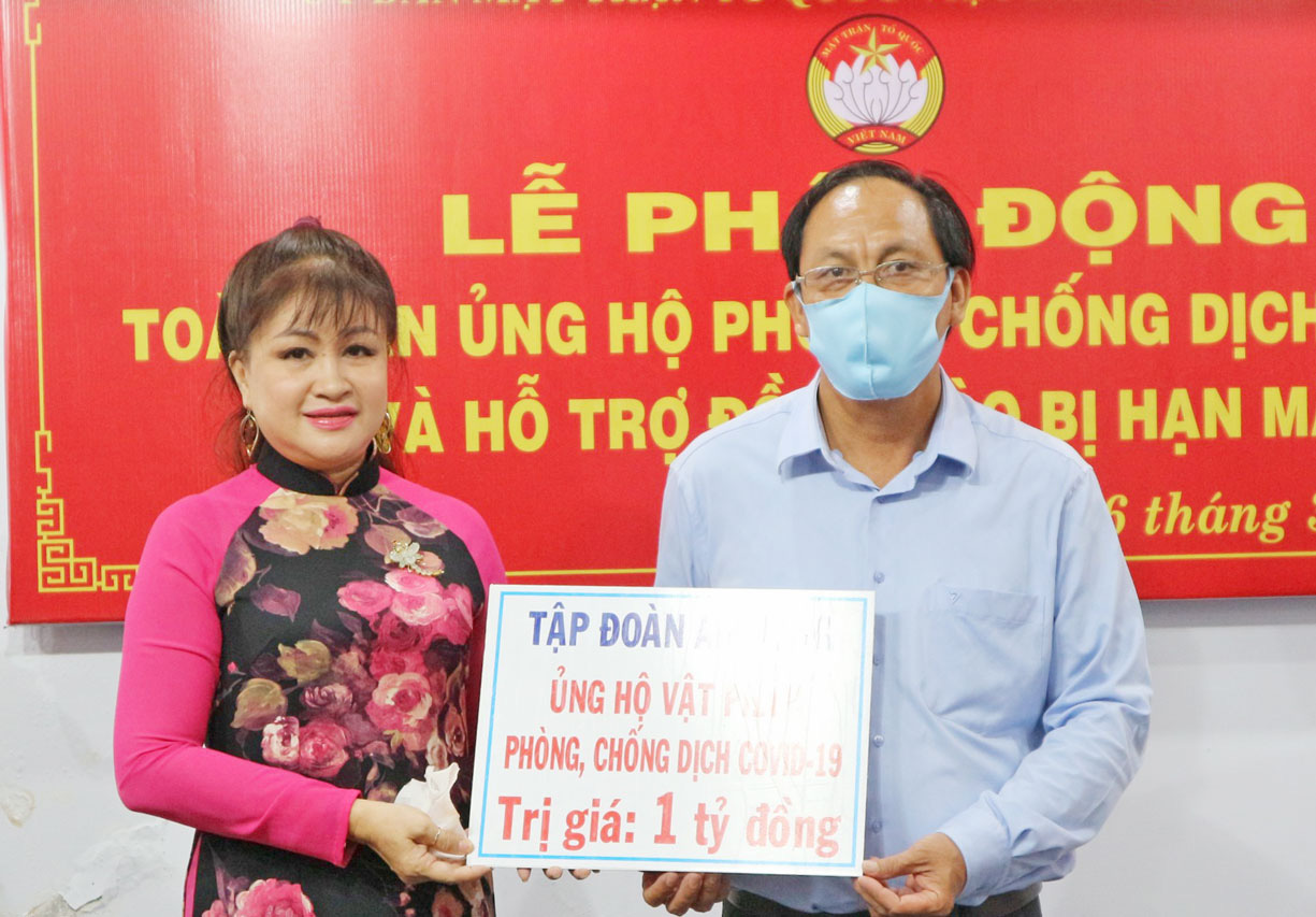 Ca sĩ Bích Thủy ủng hộ 1 tỉ đồng phòng chống dịch Covid -19