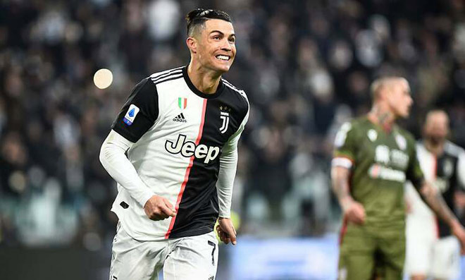 Ronaldo mua máy tính tặng đồng đội Juventus vì... nhận thẻ đỏ