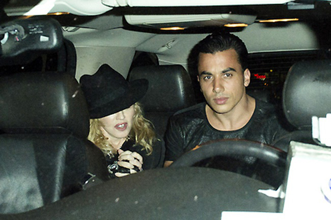 5 người t&igrave;nh k&eacute;m h&agrave;ng chục tuổi của Madonna - Ảnh 7.