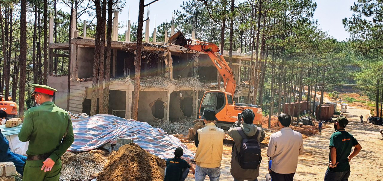 Đà Lạt cưỡng chế khu nghỉ dưỡng cao cấp "băm nát" hồ Tuyền Lâm