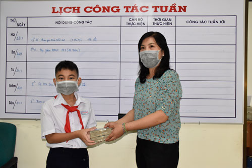 Tuổi nhỏ làm việc nhỏ
