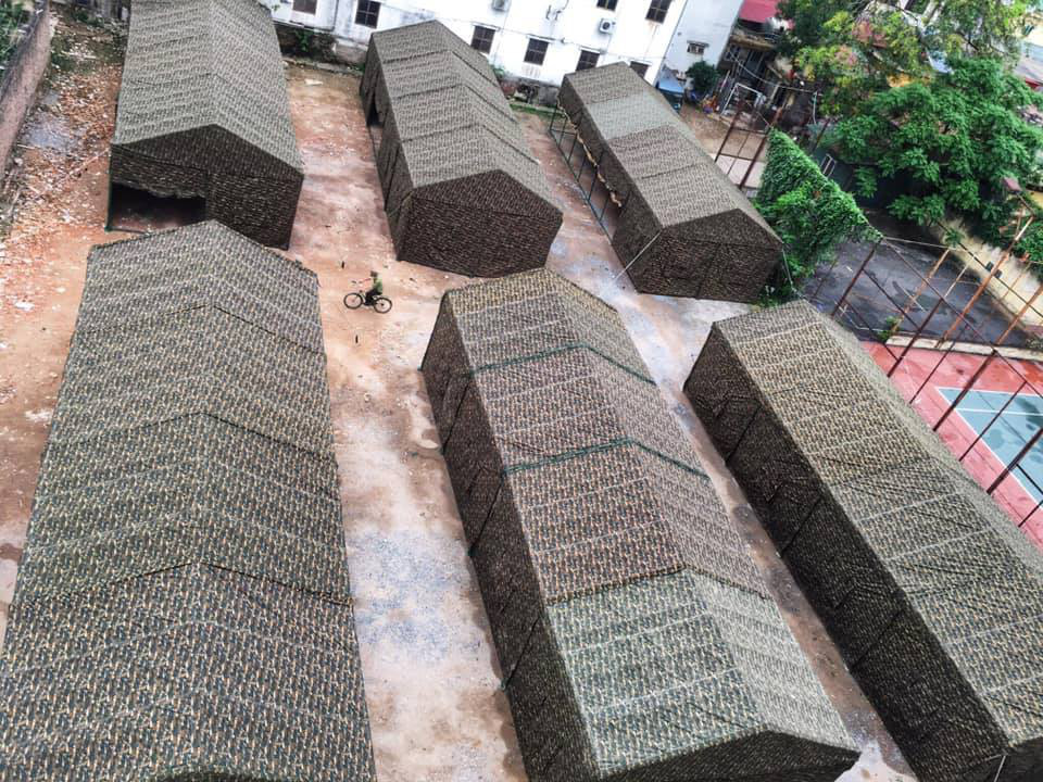 Quân đội dựng bệnh viện dã chiến trong Bệnh viện Bạch Mai - Ảnh 7.