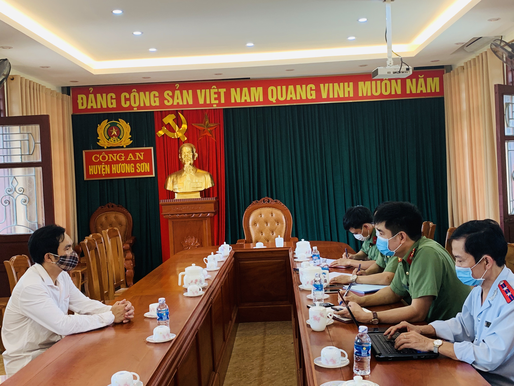 Đưa tin sai sự thật gây hoang mang về dịch Covid-19, thầy giáo THPT bị phạt 10 triệu đồng