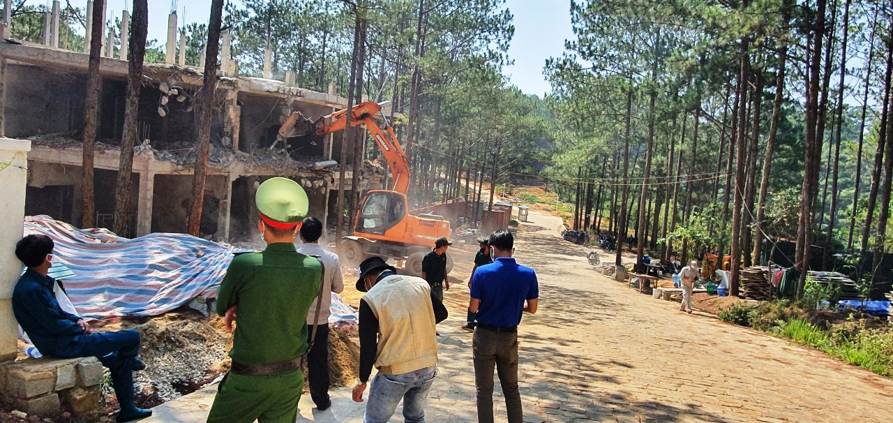 Đ&agrave; Lạt cưỡng chế khu nghỉ dưỡng cao cấp băm n&aacute;t hồ Tuyền L&acirc;m - Ảnh 5.