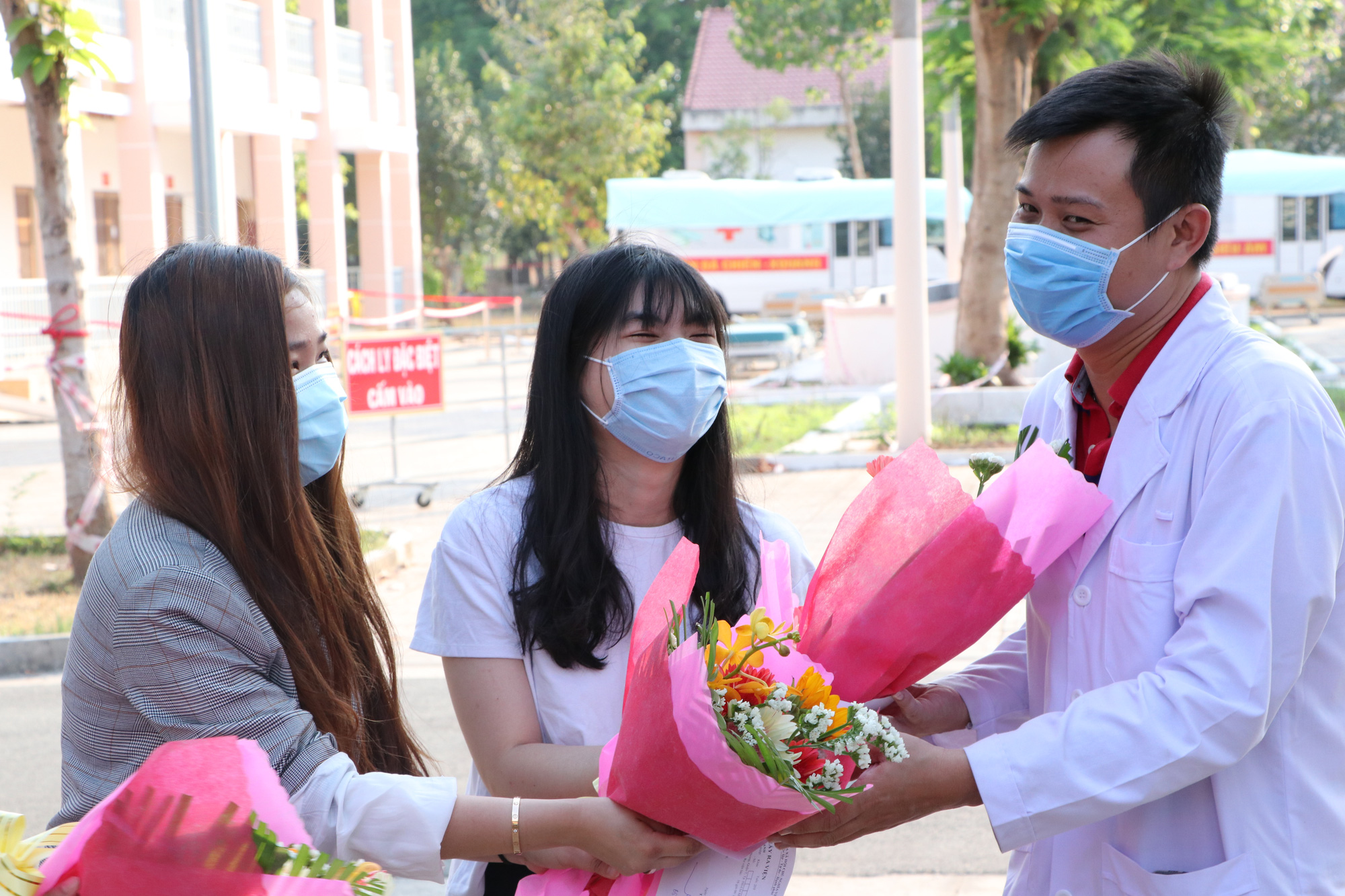 TP HCM: Ngày 7-4, thêm 8 bệnh nhân khỏi bệnh Covid-19 xuất viện