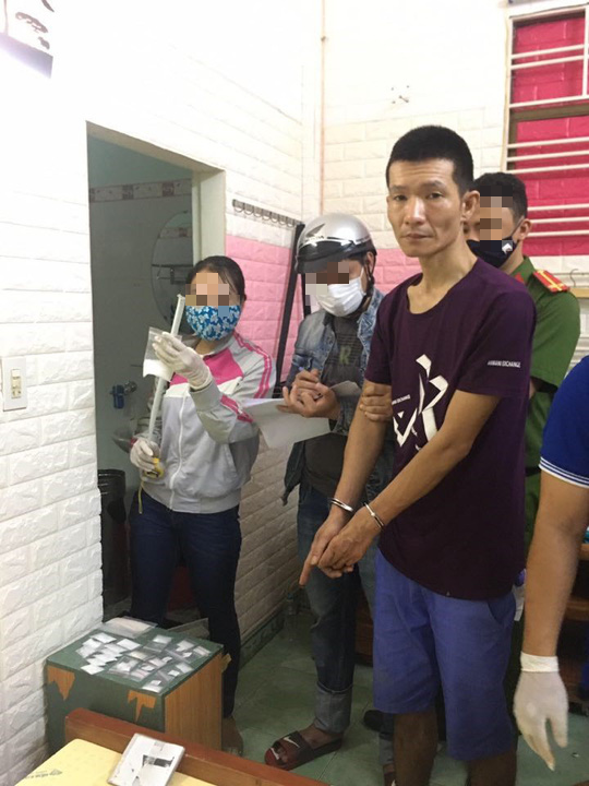 Kẻ điều khiển &ocirc;t&ocirc; leo lề t&ocirc;ng 3 xe m&aacute;y bị bắt với 3 tội danh - Ảnh 1.