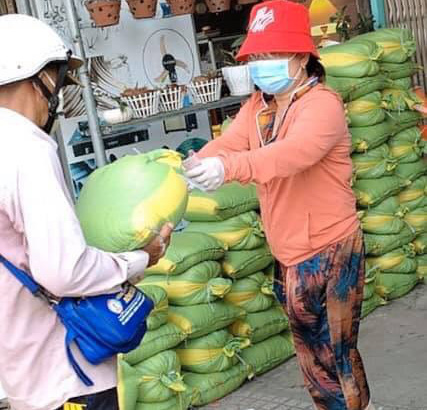 Thơm thảo những tấm l&ograve;ng hướng đến người b&aacute;n v&eacute; số ngh&egrave;o - Ảnh 3.