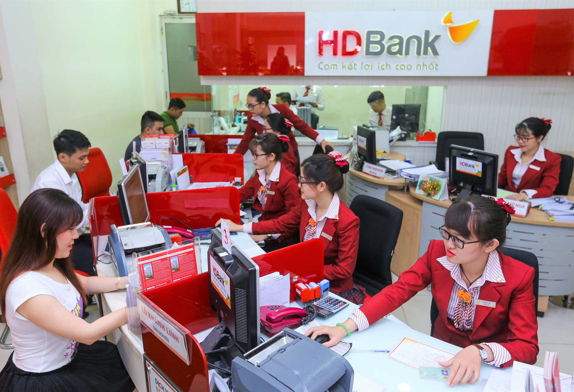 Yêu cầu ngân hàng giảm mạnh lãi vay, không chia cổ tức bằng tiền mặt