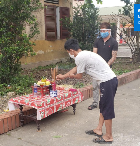 Xúc động nam thanh niên lập bàn thờ vọng chịu tang cha tại khu cách ly