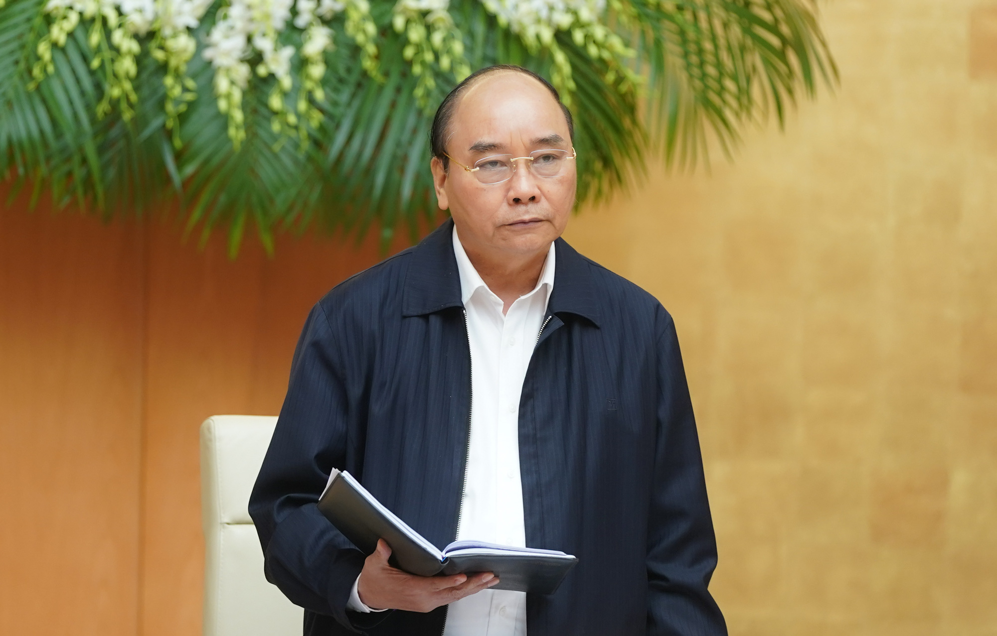 Thủ tướng: Hỗ trợ trực tiếp hộ nghèo 1 triệu đồng/người/tháng - Ảnh 1.