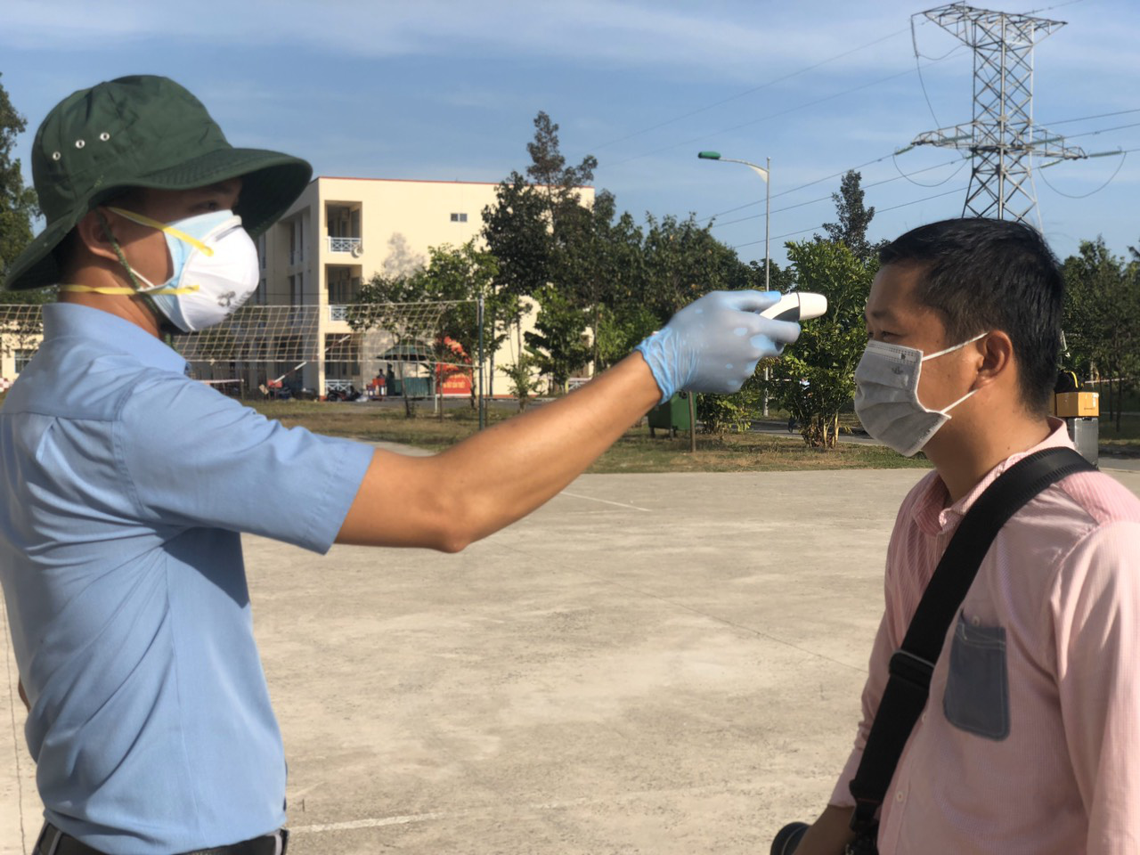 CLIP: Bên trong khu cách ly tại Trường Quân sự TP Cần Thơ như thế nào?