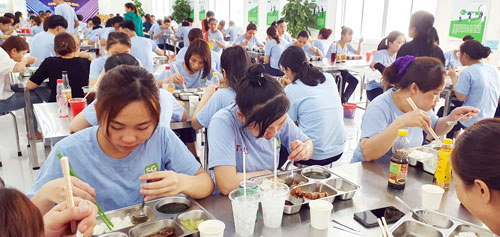 Nâng chất bữa ăn công nhân