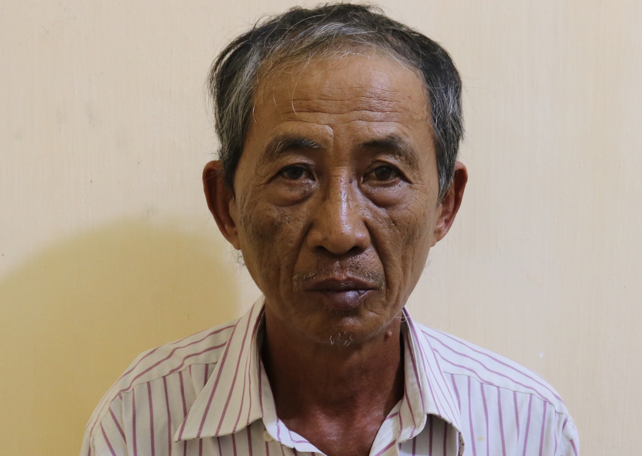 Tạm giữ người cha 64 tuổi mua heroin cho con trai sử dụng