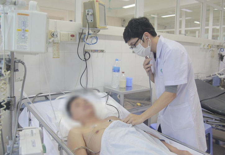 Nam thanh niên 27 tuổi nguy kịch sau ăn so biển trong bữa liên hoan