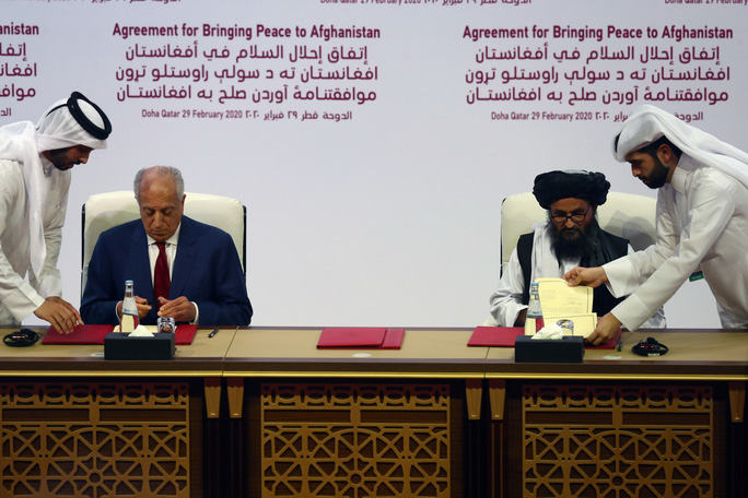 Ông Trump vừa khoe quan hệ tốt đẹp với Taliban, Afghanistan bị dội bom