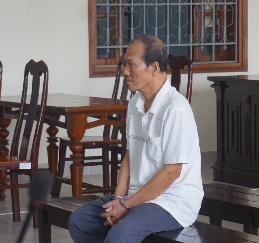 Hiếp d&acirc;m b&eacute; g&aacute;i 6 tuổi, cụ &ocirc;ng 78 tuổi l&atilde;nh 20 năm t&ugrave; - Ảnh 1.