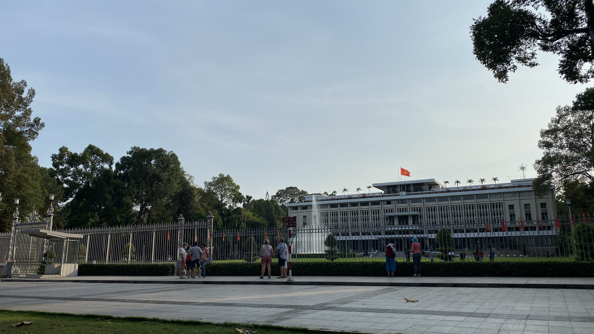 Sướng với thời tiết m&aacute;t mẻ v&agrave; kh&ocirc;ng kh&iacute; trong l&agrave;nh ở TP HCM! - Ảnh 3.