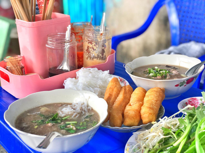 Độc lạ: V&igrave; sao người miền T&acirc;y đ&atilde; ăn ch&aacute;o l&ograve;ng c&ograve;n k&egrave;m với b&uacute;n? - Ảnh 4.