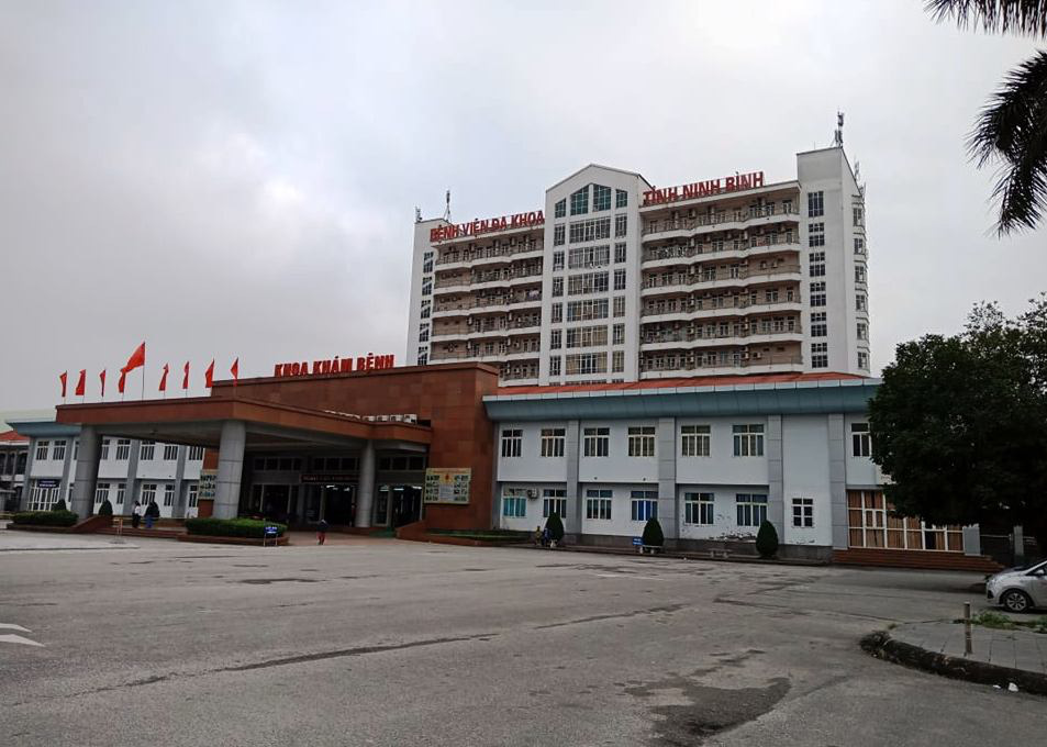 Ca nhiễm Covid-19 thứ 18 đang được theo d&otilde;i đặc biệt tại Bệnh viện Đa khoa Ninh B&igrave;nh - Ảnh 1.