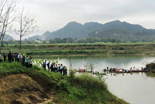 Chồng tử vong, vợ đang mất tích khi đánh cá trên sông Mã