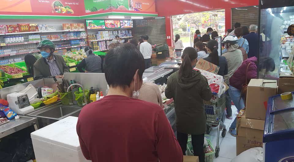 Bí thư Vương Đình Huệ: Hà Nội cung cấp đủ thực phẩm, người dân không nên mua tích trữ - Ảnh 1.