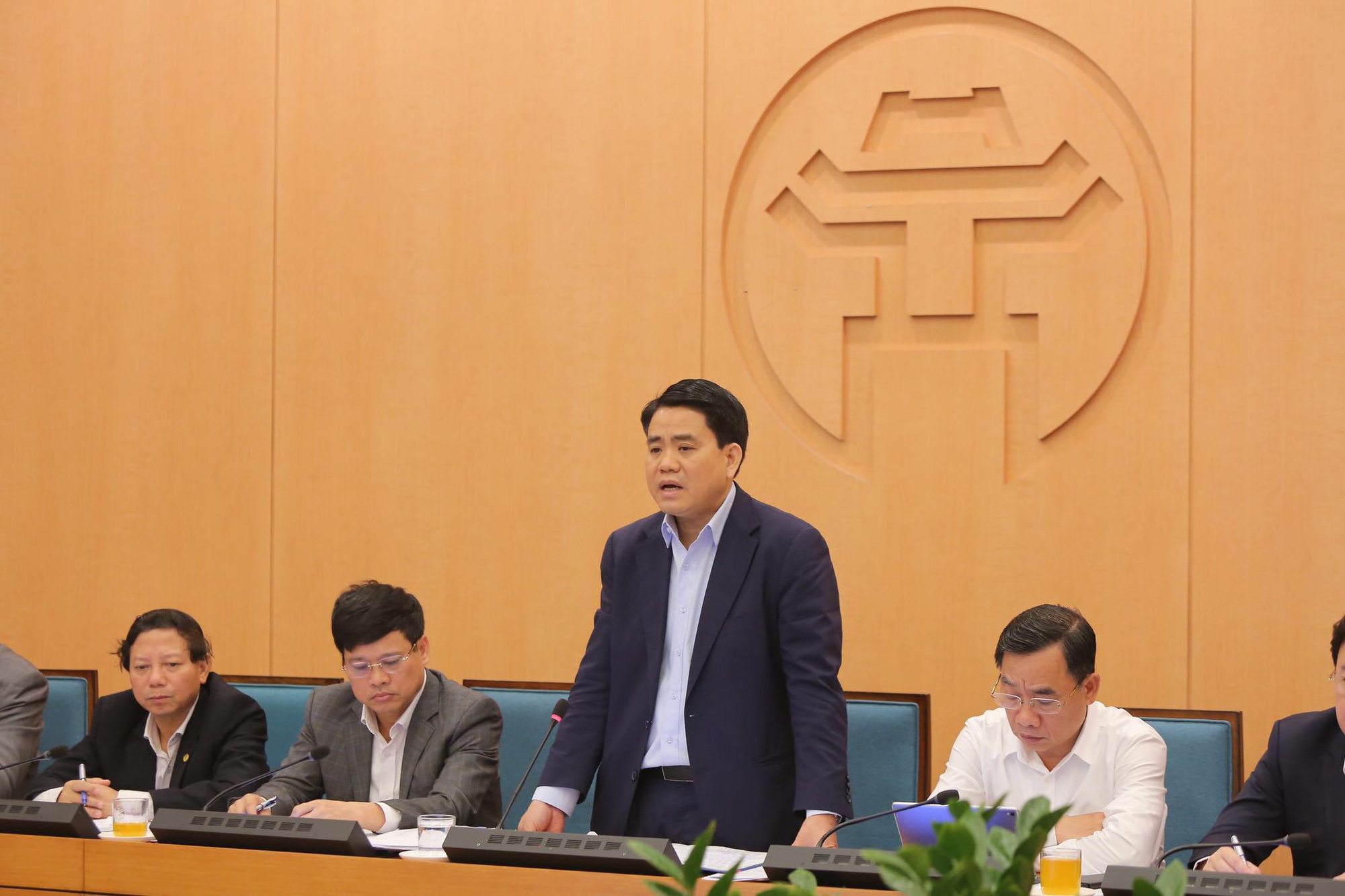 Ca nhiễm Covid-19 thứ 21 đ&atilde; tiếp x&uacute;c với nhiều người gi&agrave;, Ban Bảo vệ, chăm s&oacute;c sức khỏe Trung ương v&agrave;o cuộc - Ảnh 1.