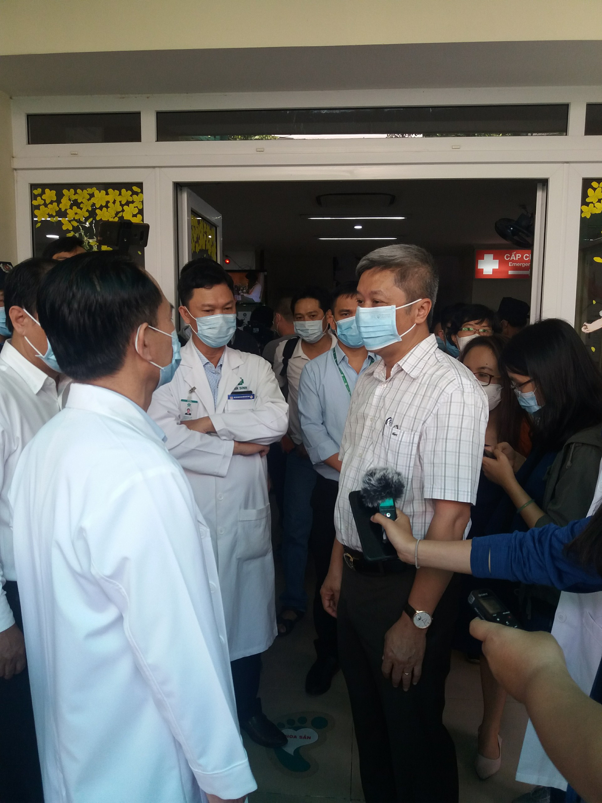 Covid-19: Bệnh viện tư nhân cần thận trọng, tránh bỏ sót ca bệnh - Ảnh 1.